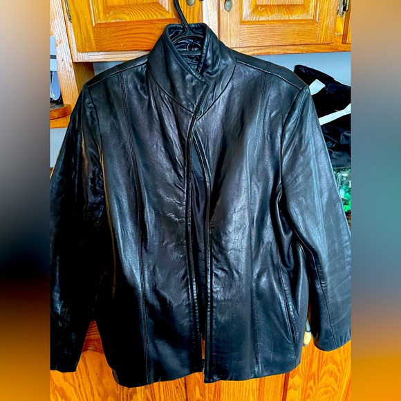 Woman’s Leather Jacket - Picture 1 of 3